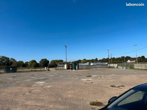 Espace Stockage & Parking Sécurisé - 100 à 10 000 m² - Montval-sur-Loir