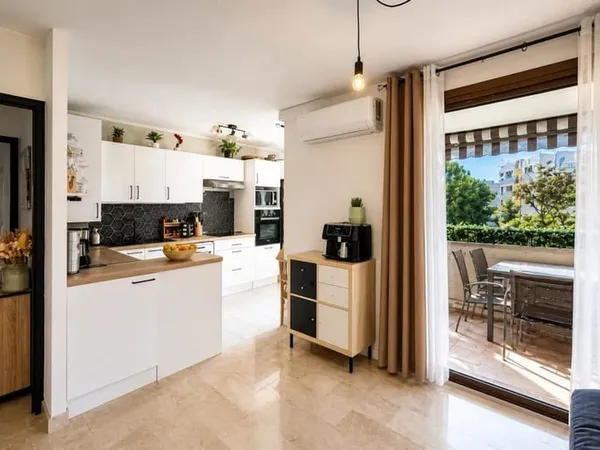 VILLEURBANNE T3 DE 64 M²  BALCON  GARAGE  CAVE  DOMOTIQUE