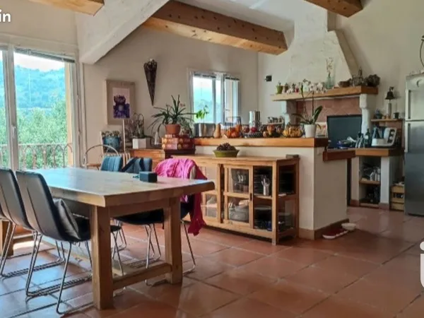 Villa 9 pièces 210 m²