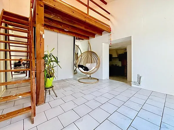 Appartement esprit "maisonnette" avec exterieur et garage
