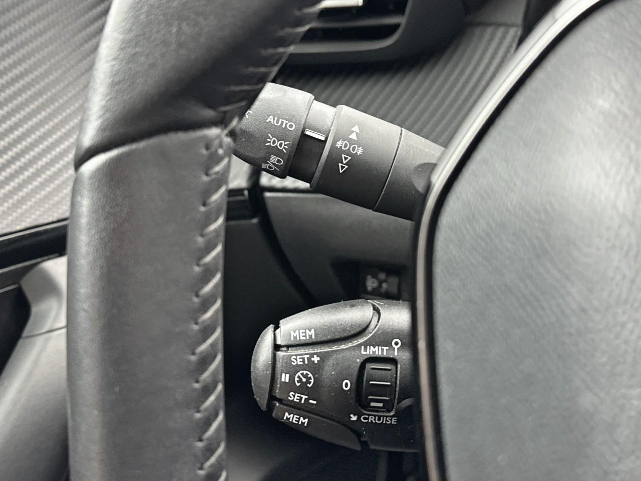 Peugeot 2008 puretech 100 s&s bvm6 allure pack — photo 17