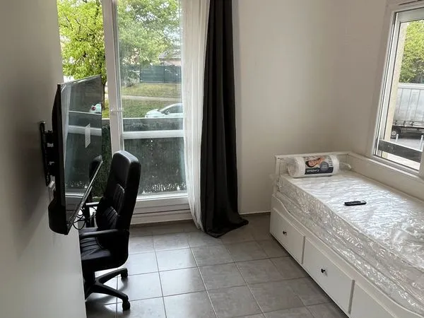 Chambre en colocation disponible à Cergy préfecture - Meublée et toutes charges comprises