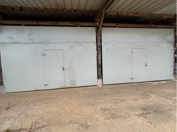 À louer local / box de stockage 130 m2