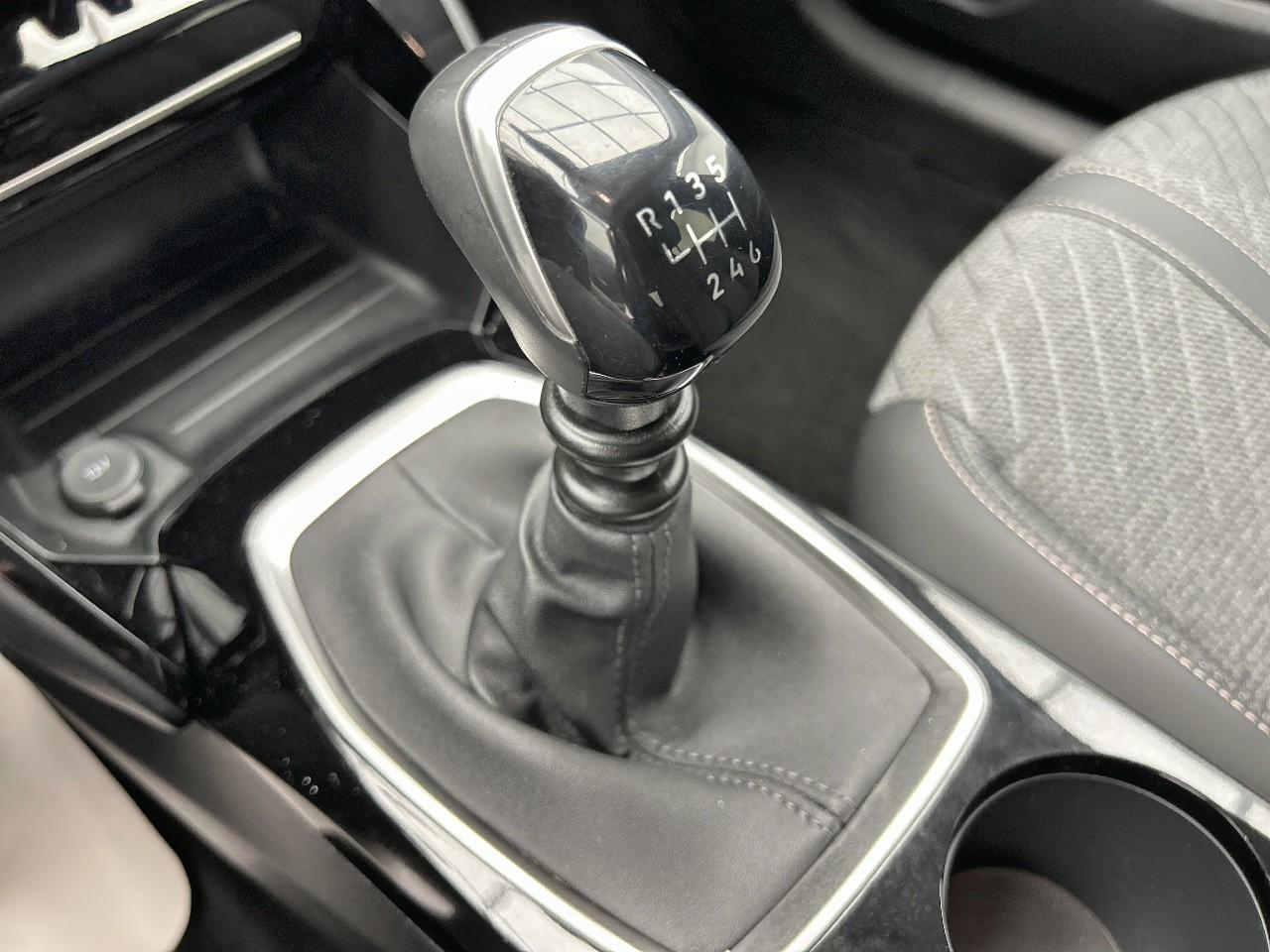 Peugeot 208 100 s&s bvm6 allure — photo 17