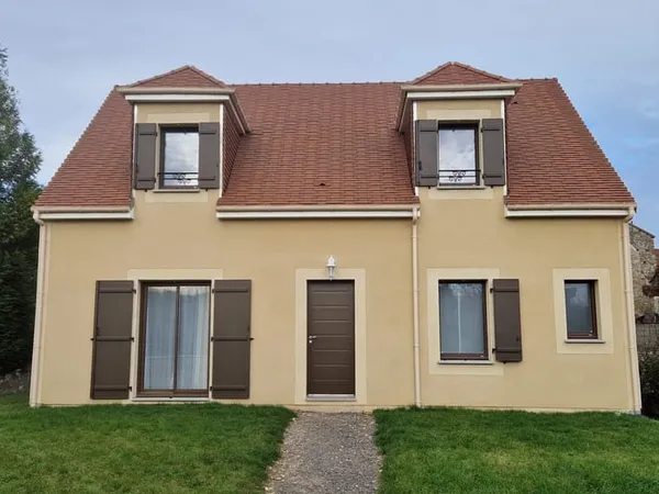 MAISON TRADITIONNELLE AVEC COMBLES AMENAGES - 5 CHAMBRES