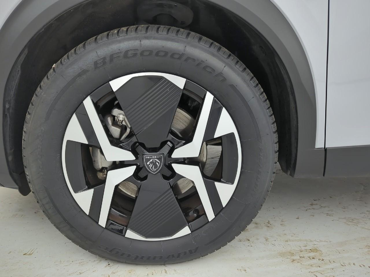 Peugeot 2008 hybrid 145 ch e-dcs6 allure — photo 29