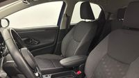 Toyota Yaris 116h Design 5p MY22 — photo 12