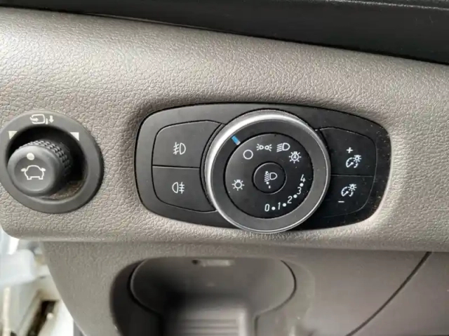 Ford Transit fourgon fg t310 l2h2 2.0 ecoblue 130ch trend — photo 21