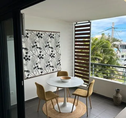 T2 40 m2, varangue 14 m2, Parking privé en sous sol, Saint Pierre ligne Paradis