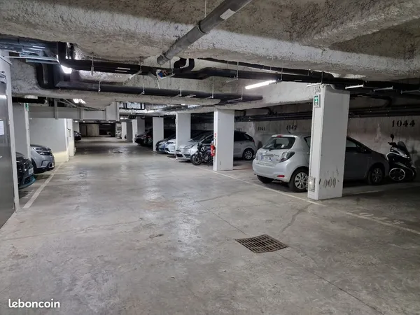 Parking couvert sécurisé