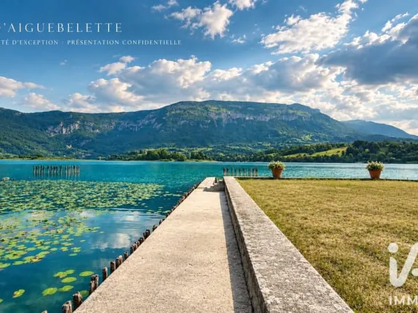 Maison 16 pièces 765 m²