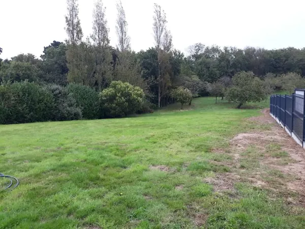 Terrain 700 m²