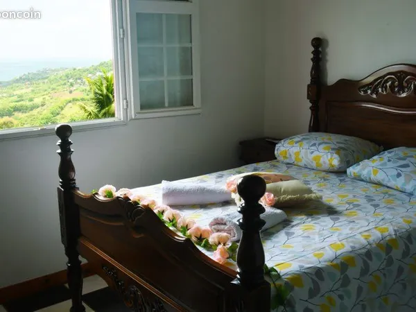 Chambre meublée en colocation - Piscine, jacuzzi & Internet - Le Robert