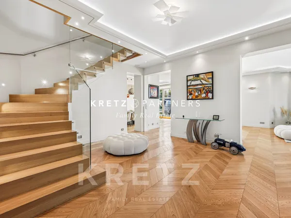 Paris XVI - Duplex contemporain, à deux pas du Trocadéro et de l'avenue Georges Mandel.