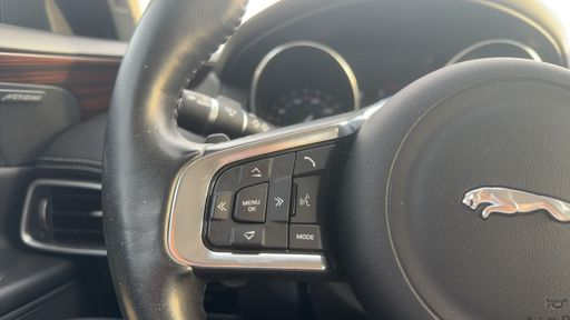 Jaguar XE 3.0 SC V6 340 BVA - S – 2016 – 62831 km – Essence – Boîte Automatique — photo 6