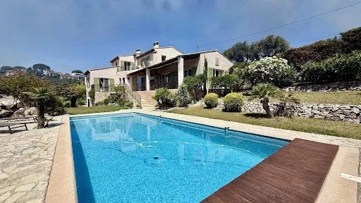 Maison 6 pièces 238 m²