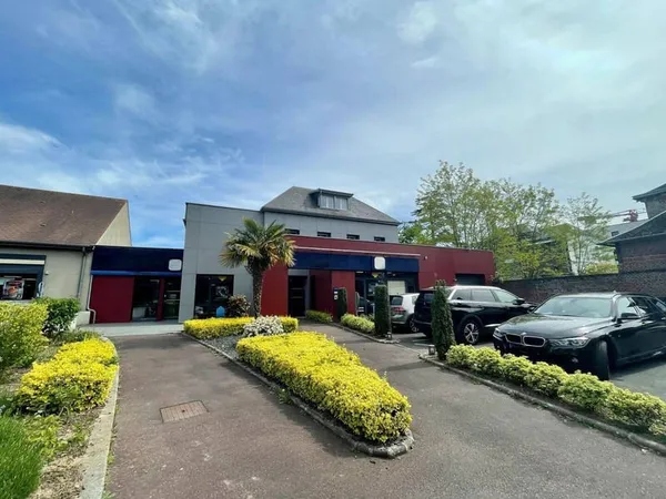 Local commercial 210 m²