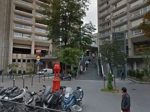 Lot de 6 places de parking 2 sous la tour Helsinki proche métro Olympiades