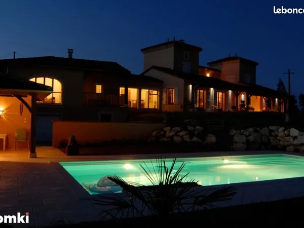 Maison 6 pièces 245 m²