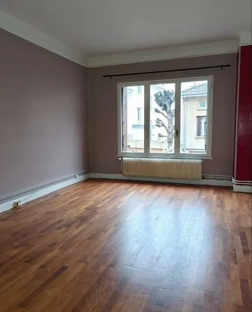 A louer local professionnel de 65 m2 libre de suite, proche cours Léopold et place Carnot au 53 cour