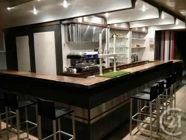 Bâtiment 4 pièces 218 m²