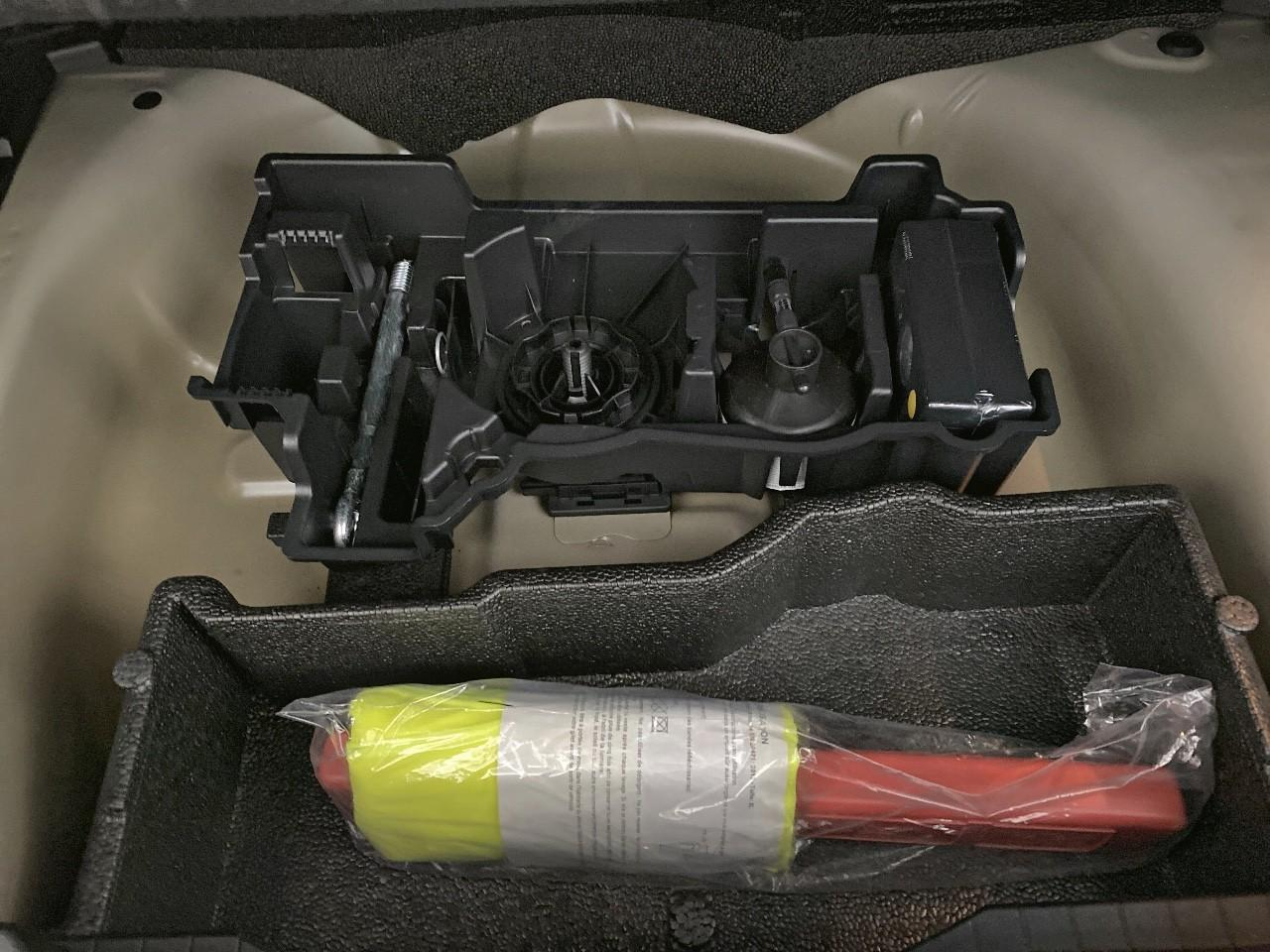 Peugeot 2008 hybrid 145 ch e-dcs6 allure — photo 16