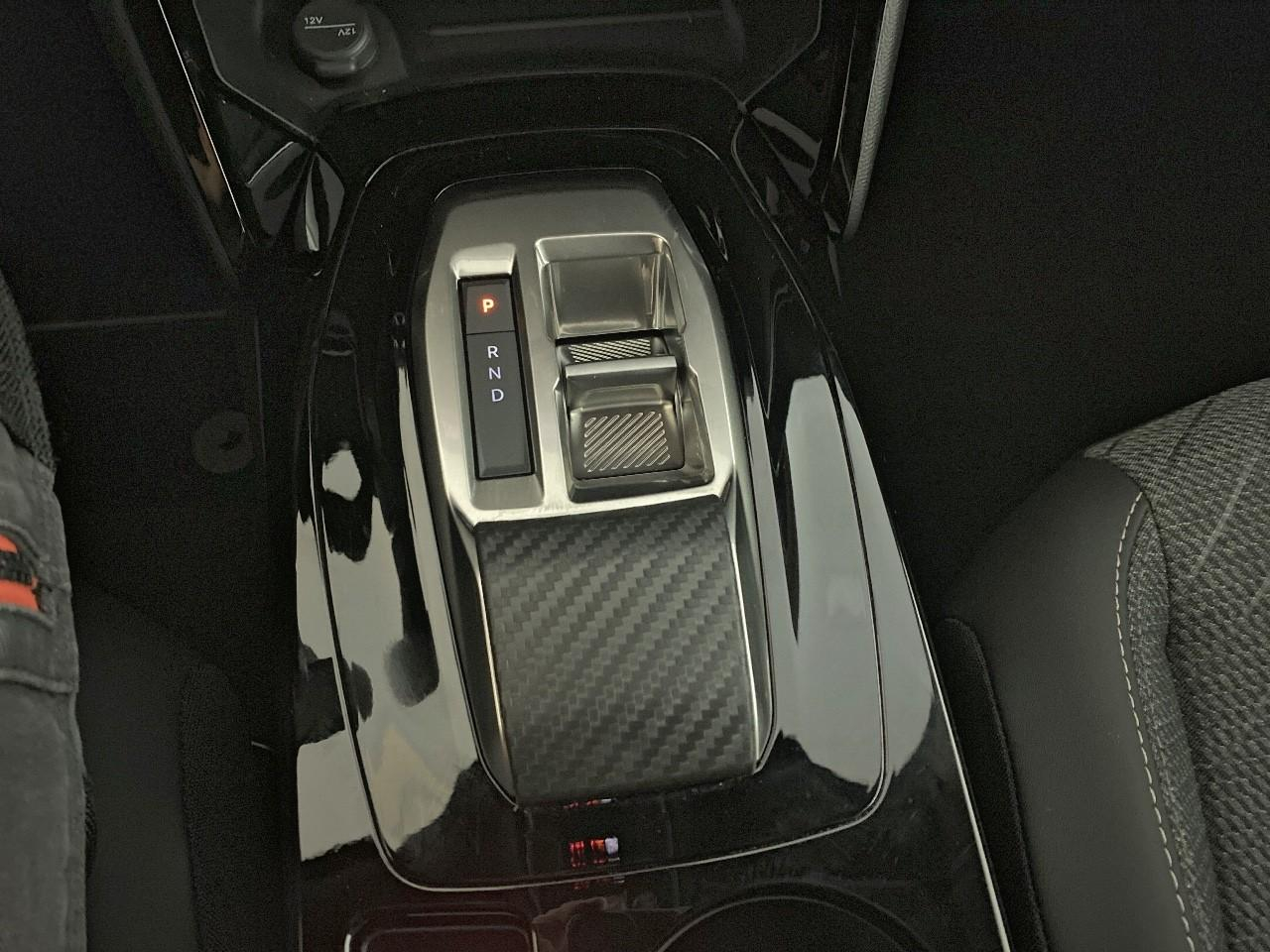 Peugeot 2008 hybrid 145 ch e-dcs6 allure — photo 17