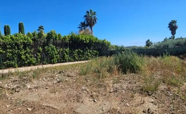 Terrain 1757 m²