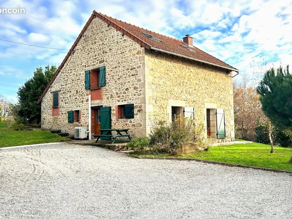 Maison en pierre rénovée avec grand jardin