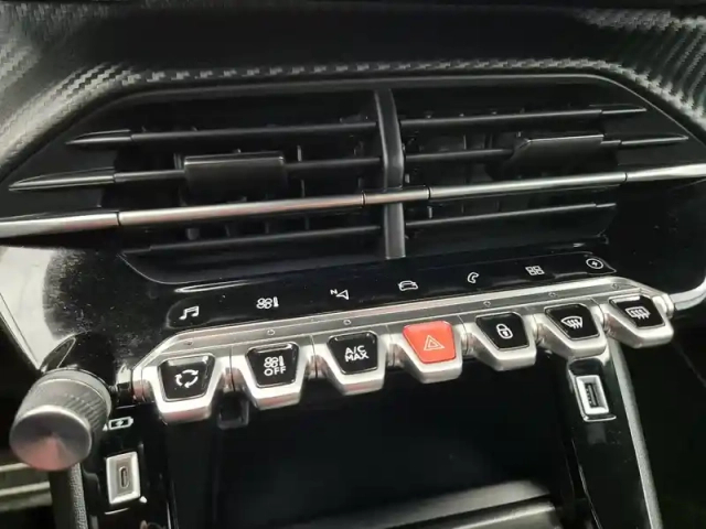 Peugeot 208 electrique 50 kwh 136ch — photo 30