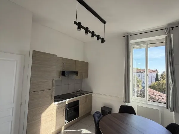 Appartement T2 meublé 33 m² avec cave - Oullins