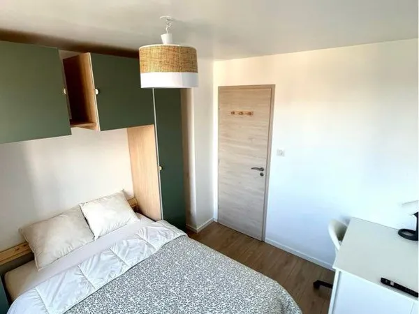 Chambre avec salle de bain privée en colocation - Ville la Grand