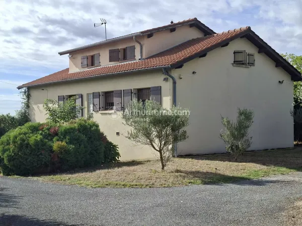 PAVILLON sur belle parcelle de terrain 2500m²