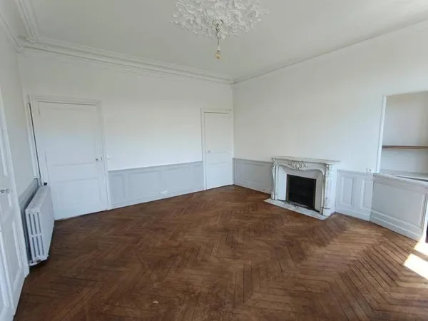Appartement 8 pièces 215 m²