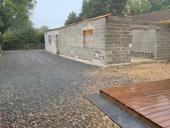 Maison en construction avec terrain