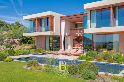 Villa 5 pièces 300 m²