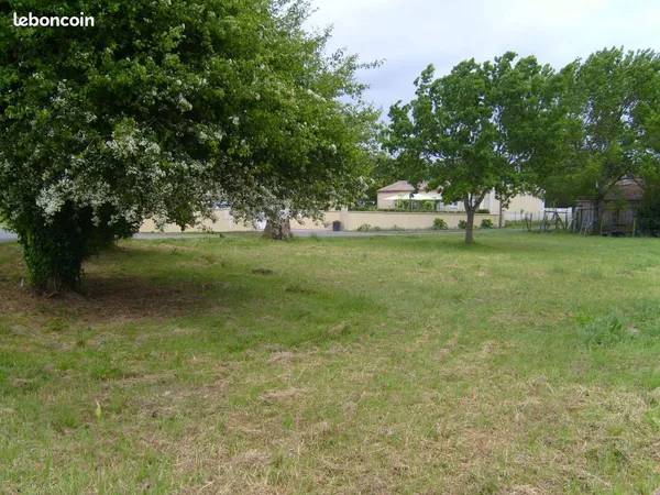 Terrain à bâtir de 1000 m² à SAINT-MEDARD-EN-JALLES (33)
