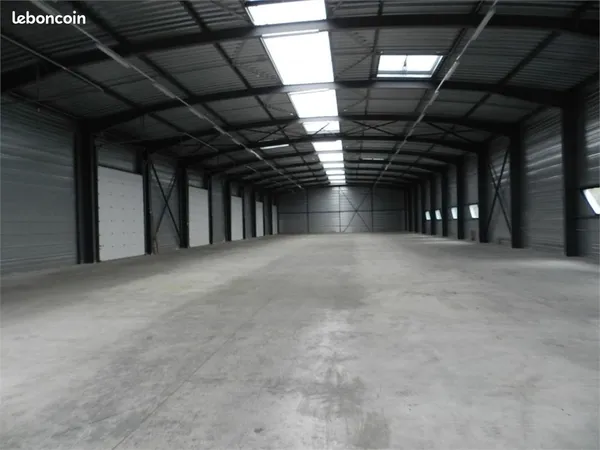 Local industriel 1 500 m²