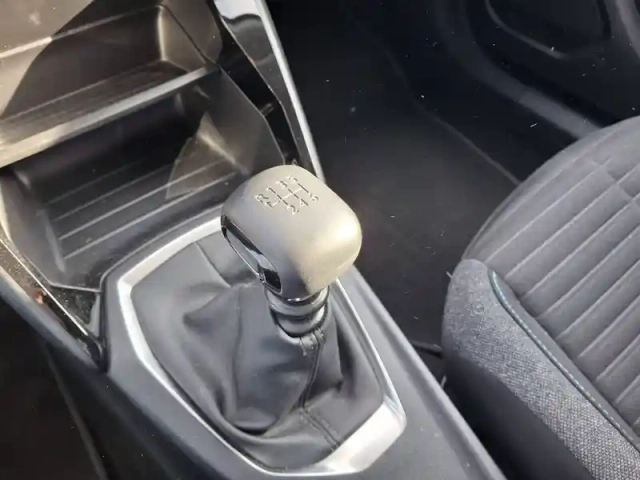 Peugeot 2008 puretech 130 s&amp;s bvm6 — photo 18