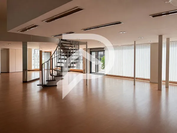 Local commercial 1100 m²
