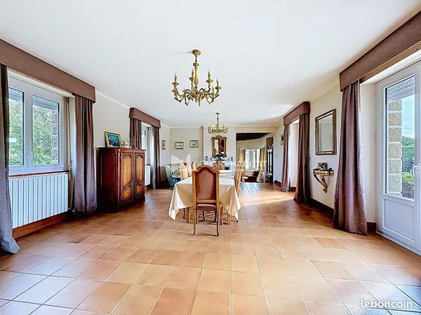 Maison 7 pièces 228 m²