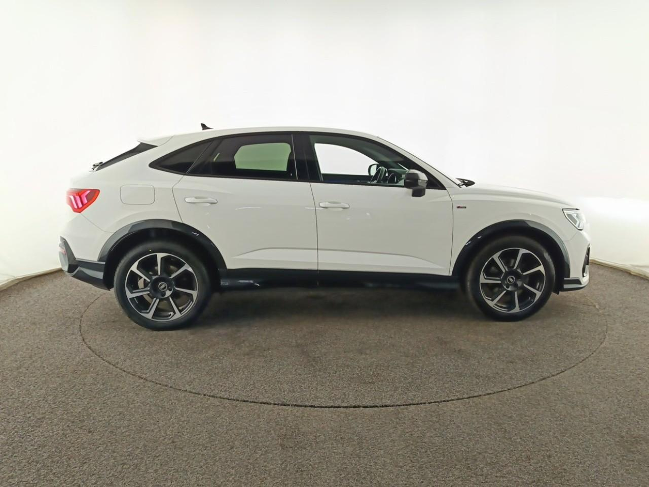Audi Q3 sportback 35 tfsi 150 ch s tronic 7 s edition — photo 4