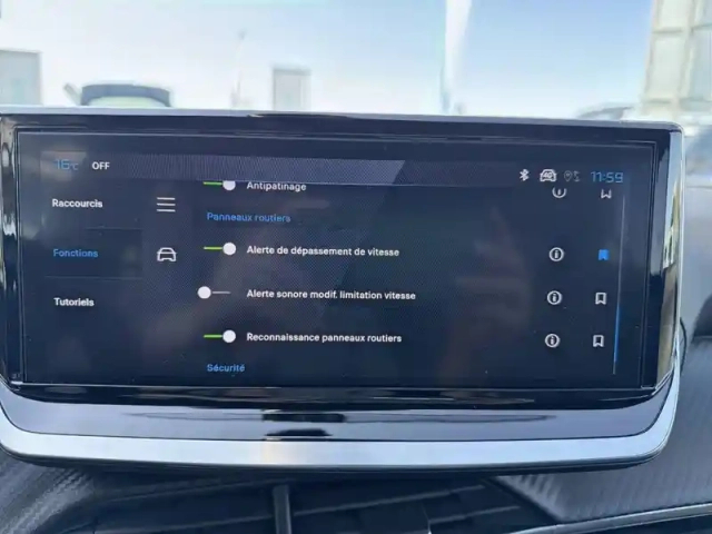 Peugeot 2008 hybrid 136 e-dcs6 — photo 24