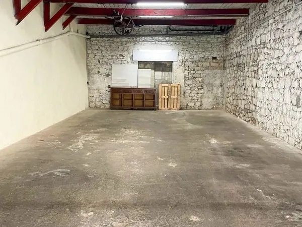 A vendre Grand Garage/ Local de stockage de 91 M2