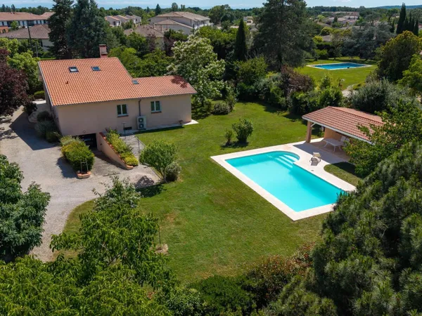 Maison avec dépendance et piscine