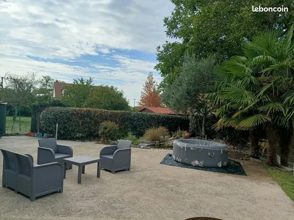 Maison individuelle avec un joli jardin