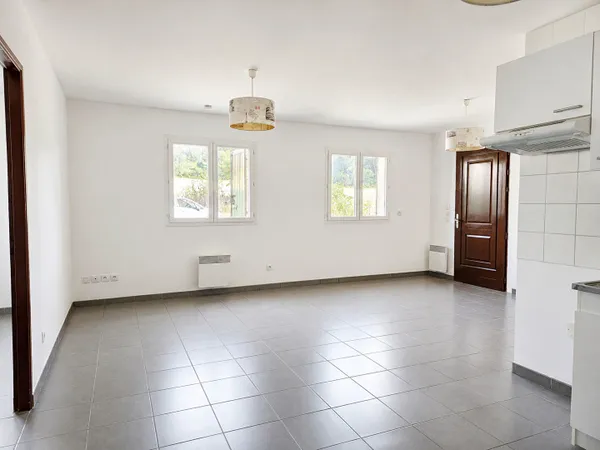 Appartement T3 - campagne jardinet et parking