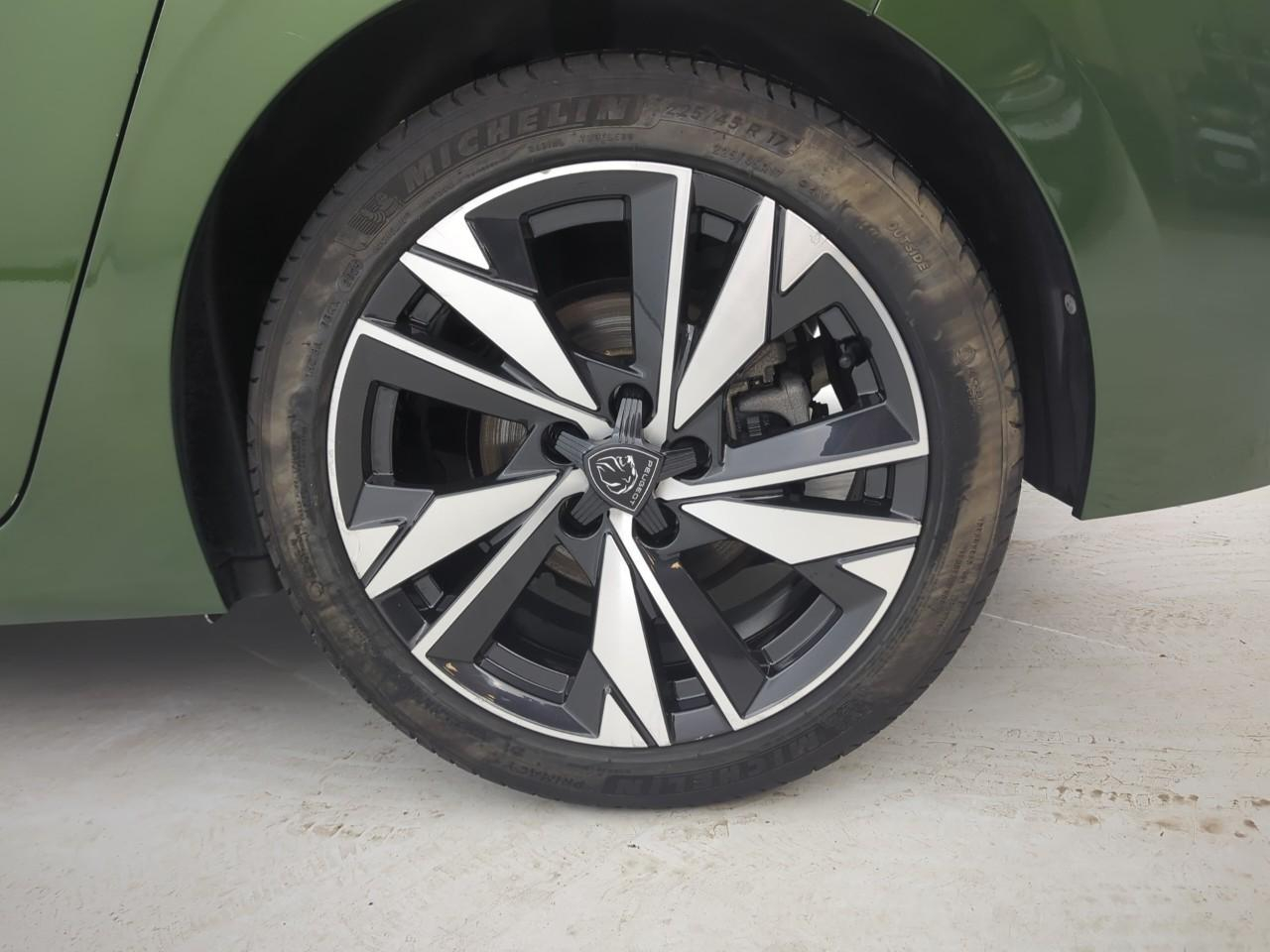 Peugeot 308 puretech 130ch s&s eat8 allure — photo 11