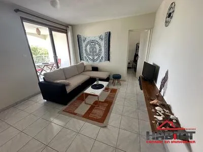F2 MEUBLÉ ET ENTIÈREMENT RENOVÉ AU DERNIER ETAGE