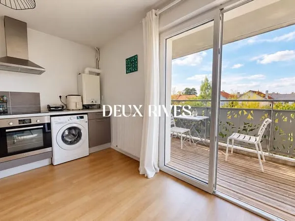 St Herblain Bourg , Très beau Type 2 , balcon , ascenseur , par